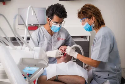 Portretfotograaf fotografeerd voor tandartspraktijk